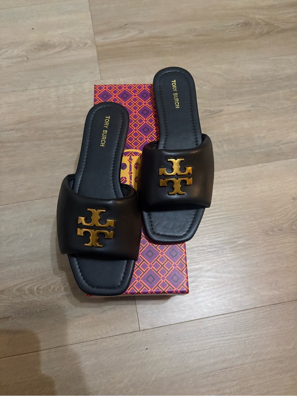 Tory Burch Black Leather Slide Sandals with Gold Logo - Picture 2 of 3